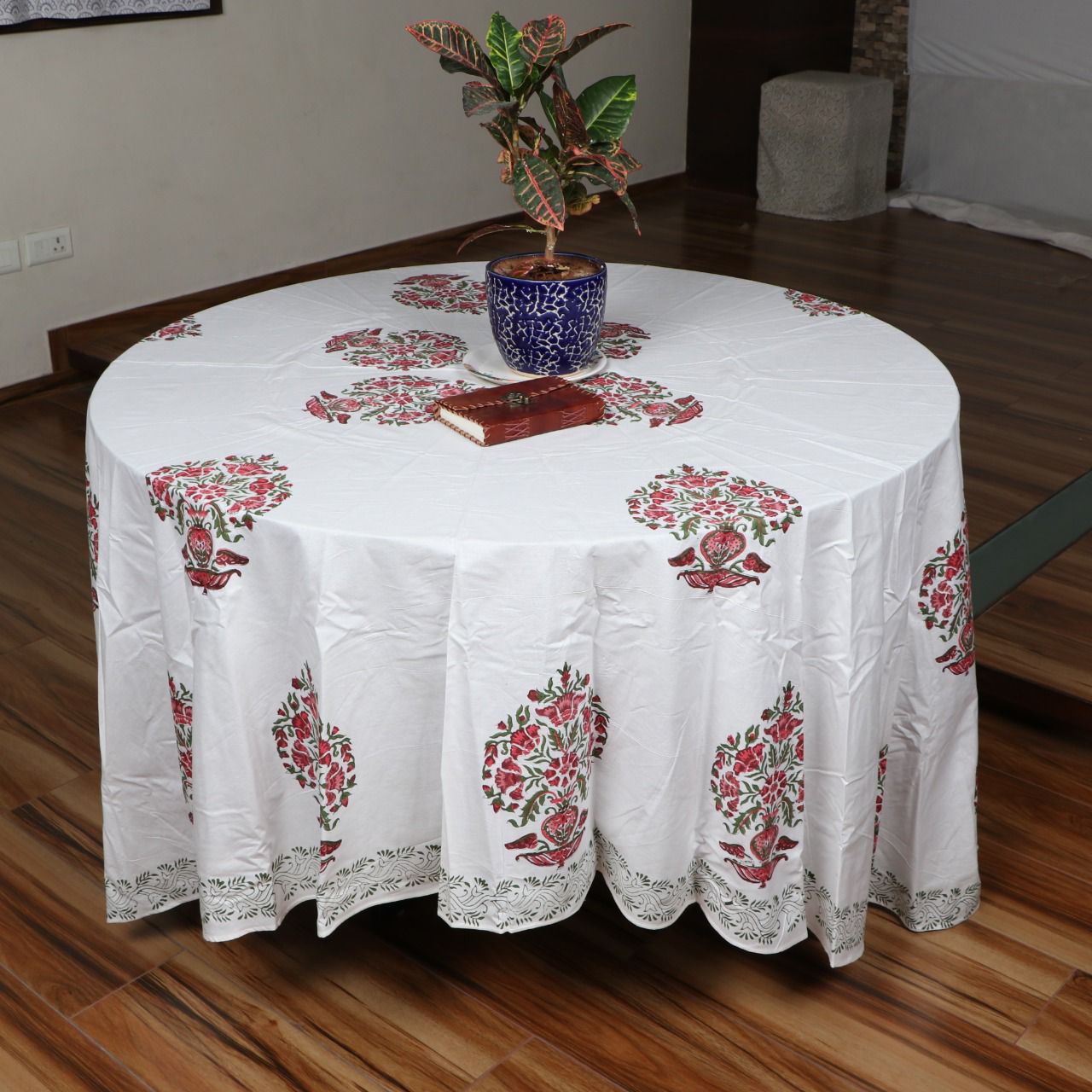 Custom Round Tablecloths Manufacturer